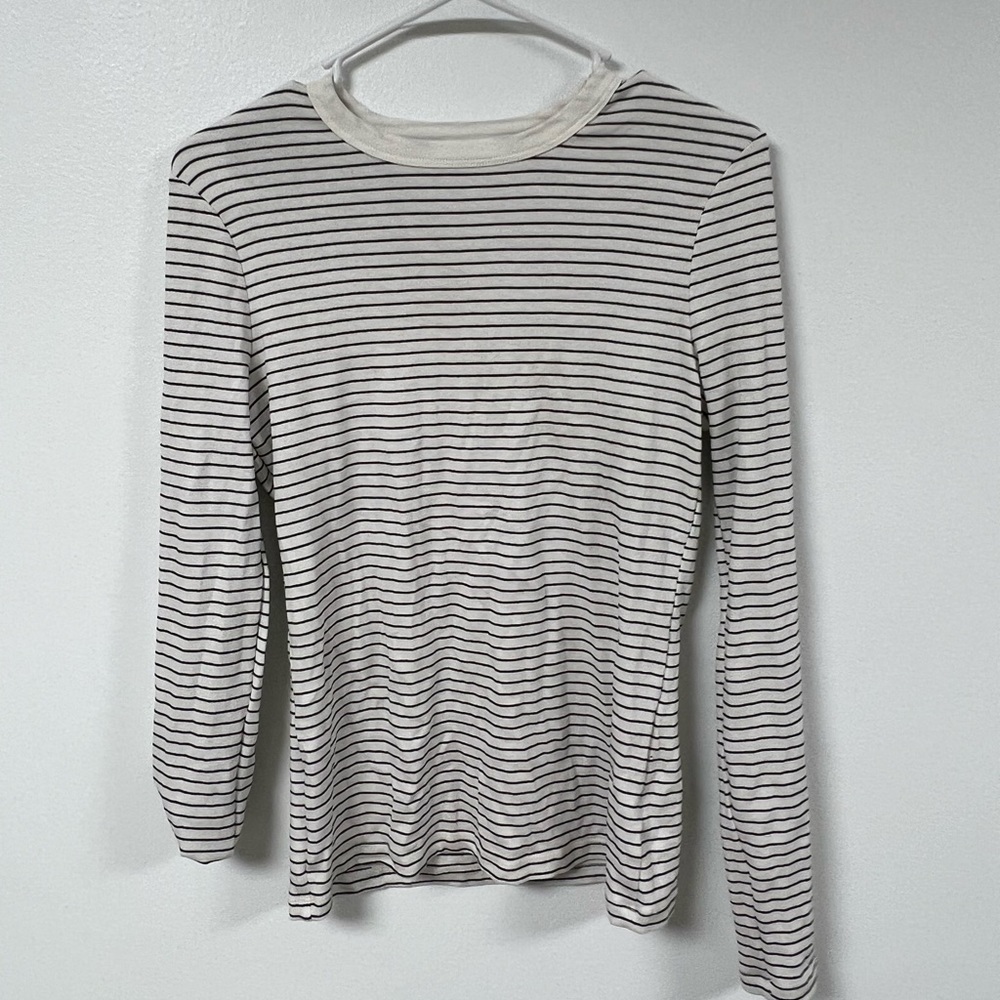 Black and White Striped Thin Long Sleeve Tee Shirt!